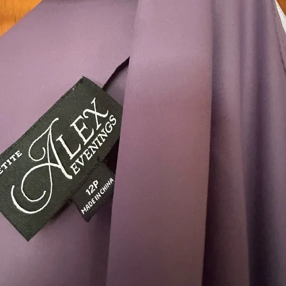 Alex Evenings  women’s lilac gown size 12 petite - Picture 3 of 3